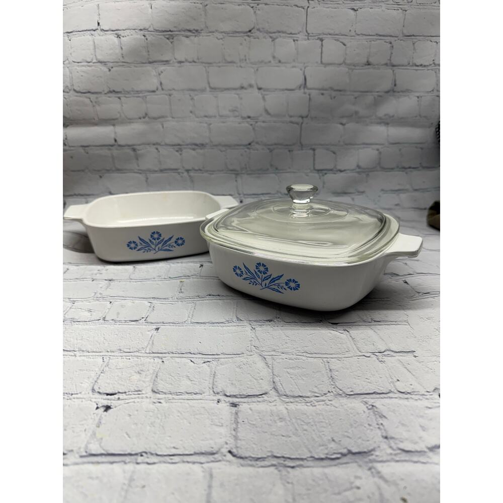Corning Ware Cornflower set of 2 casserole dishes with glass lid